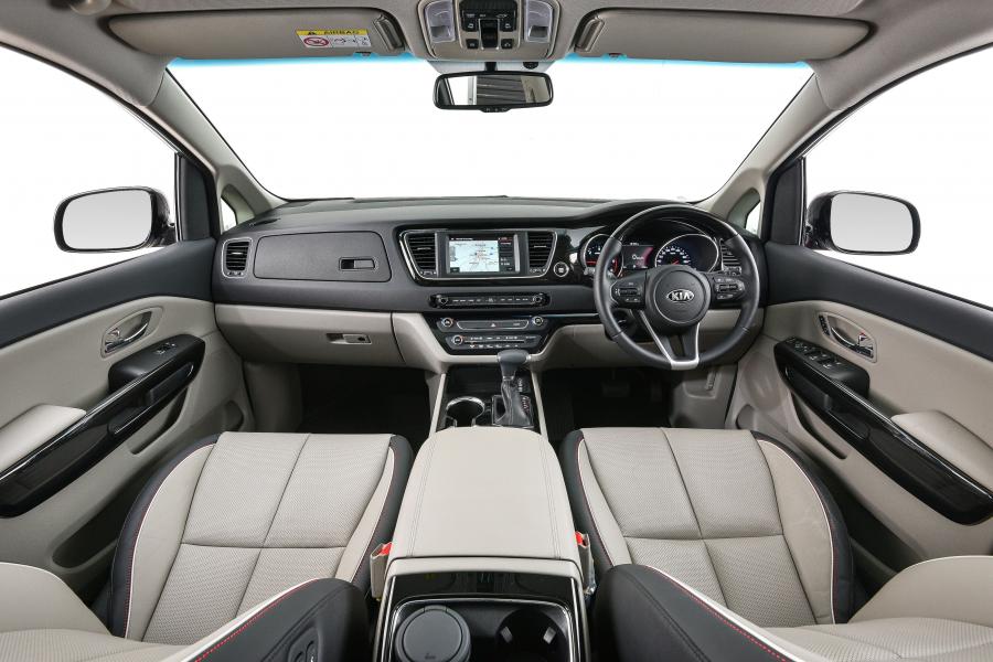 Торпедо Kia Grand Sedona (YP) 2018 года  (ZA) (фото 30 из 40)